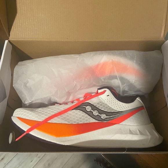 Saucony Endorphin Pro 4. New in box - Picture 3 of 3